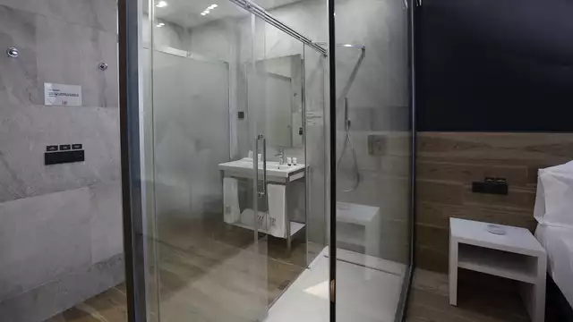 Noche de pasión en Master Suite con jacuzzi privado y sillón tantra, en Valencia