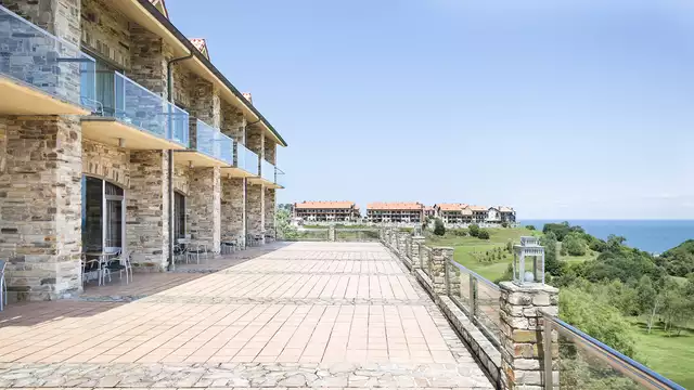 Een uitstapje aan de Cantabrische kust in een driepersoonskamer
