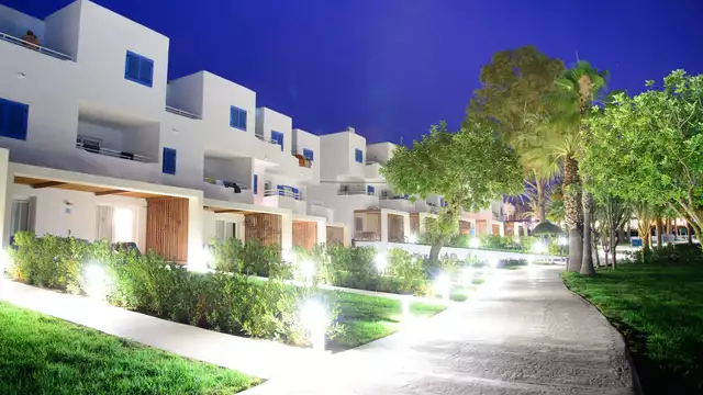 Ontdek de stranden van Ibiza met het hele gezin dankzij een modern 4* resort