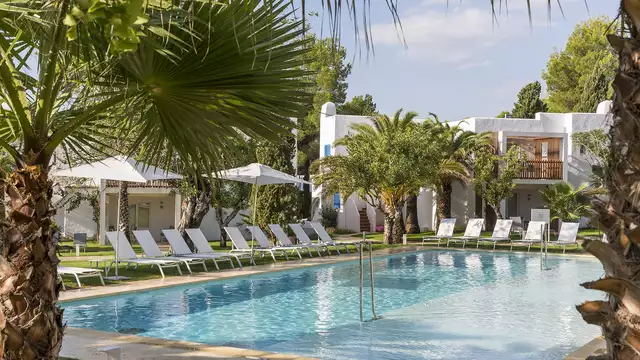 Ontdek de stranden van Ibiza met het hele gezin dankzij een modern 4* resort