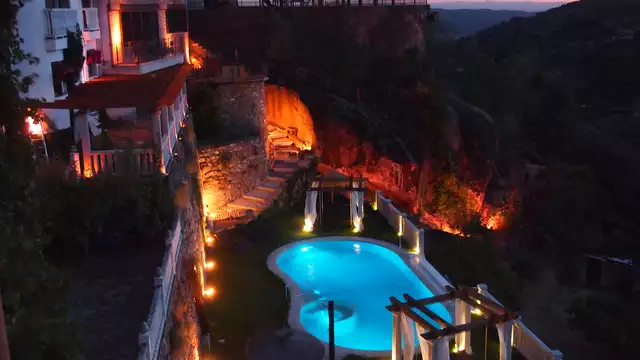 Escapade romantique avec dîner, accès au spa et bouteille de cava