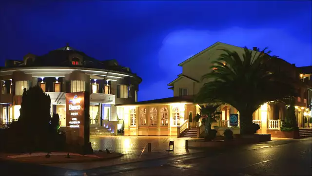 Especial enamorados con cena gastronómica, spa y detalles románticos