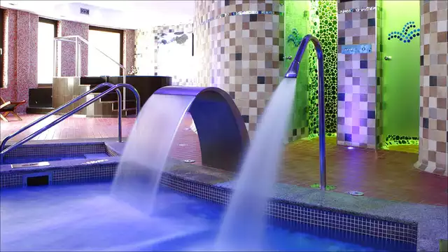 Escapada romántica con acceso a spa en habitación superior