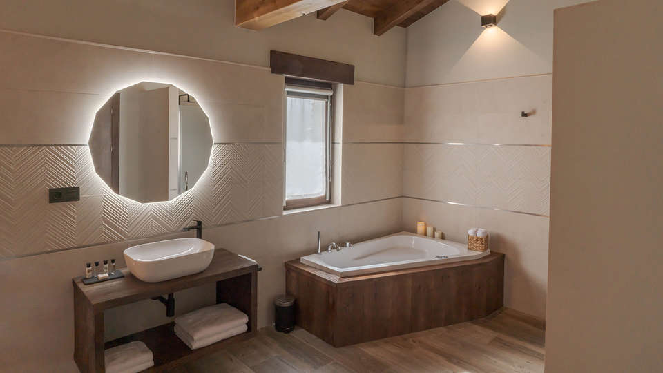 Detendez-vous dans un hotel de campagne des Asturies dans une chambre avec jacuzzi prive