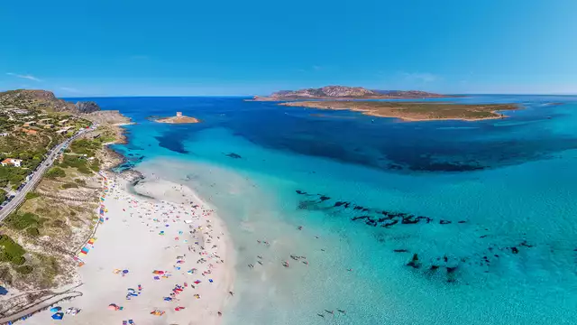 Vacaciones en un apartamento para cuatro personas entre las aguas celestes de Cerdeña