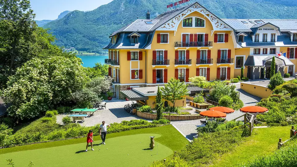 Detente et bien-etre sur les berges du lac d Annecy