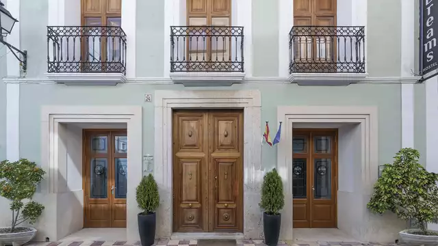 Séjour à Calpe, en junior suite avec bouteille de cava, chocolats et départ tardif