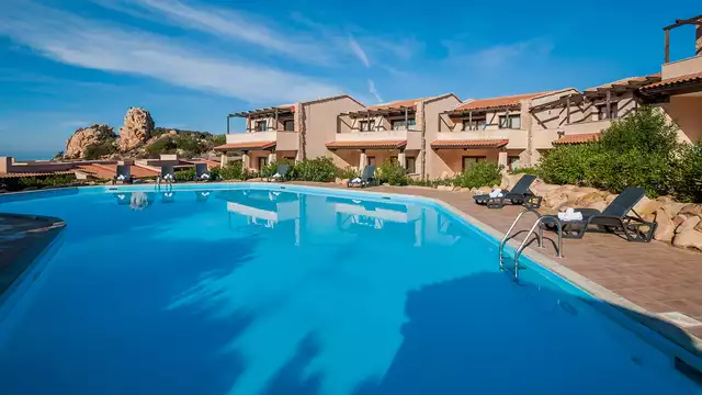 Finalmente vacanze Sardegna in resort con piscina e nave Grimaldi da notti