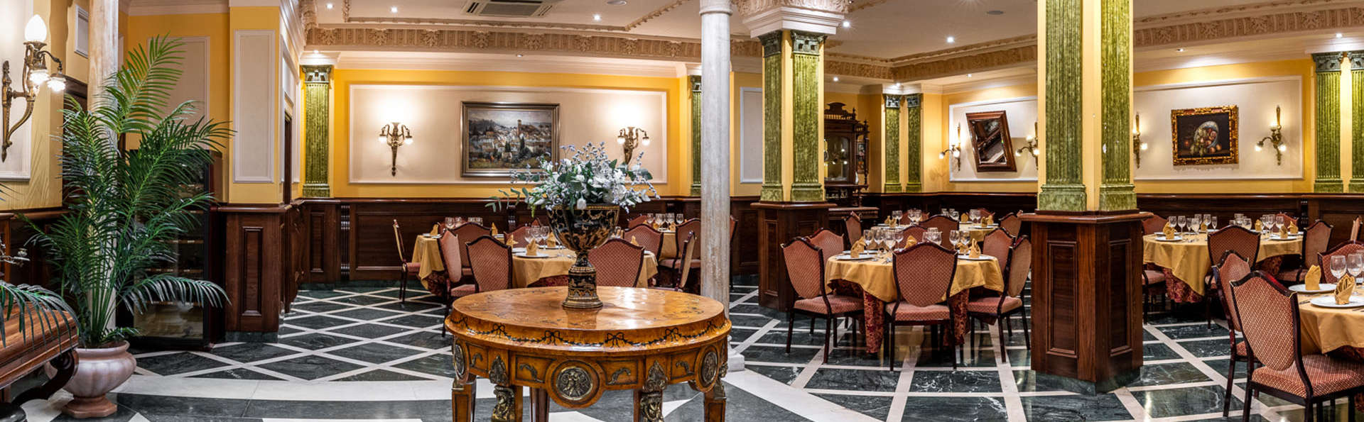 Hotel Reina Cristina