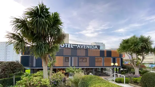 Romantisme avec une bouteille de cava, du chocolat et un spa près du centre de La Corogne