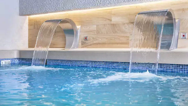 Passion et sensualité à Barcelone avec lovebox, ambiance romantique, accès au spa, cava...