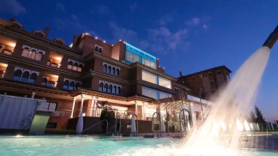 Detente avec bain hydromassant et spa a deux pas de l Alhambra