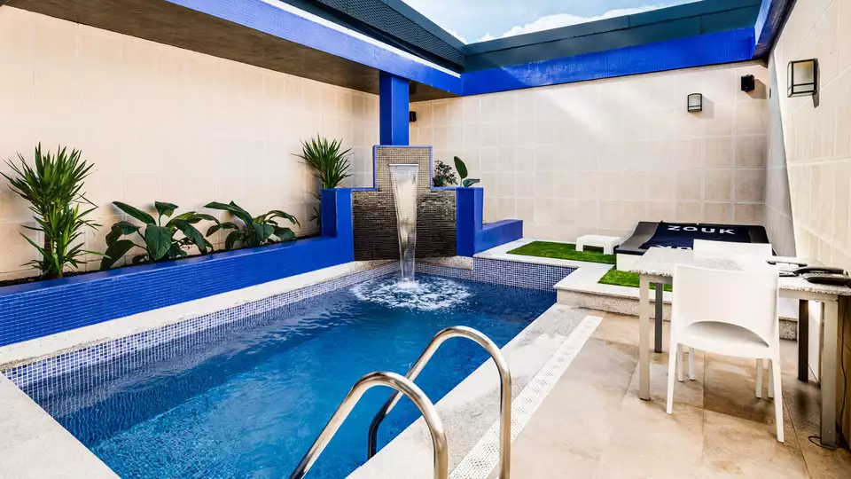 Diner et jacuzzi prive a Alcala de Henares adultes seulement