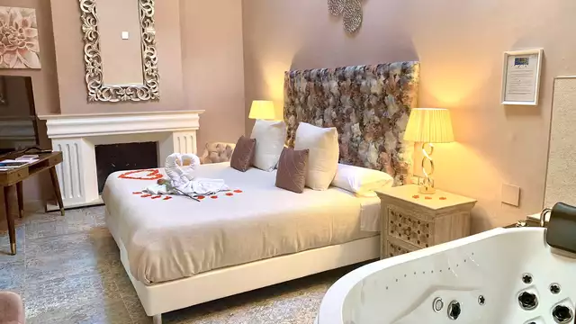 Escapada romántica en Suite con jacuzzi y cava en el centro de Mérida