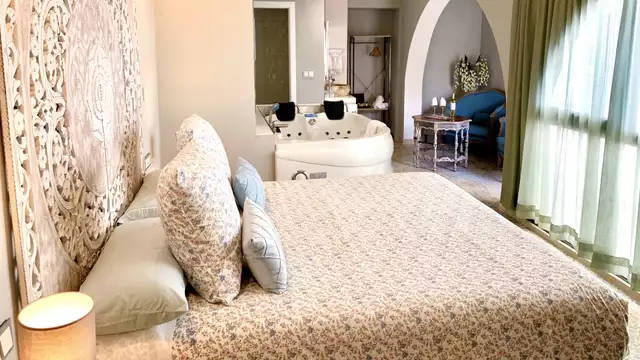 Escapada romántica con cava y decoración especial