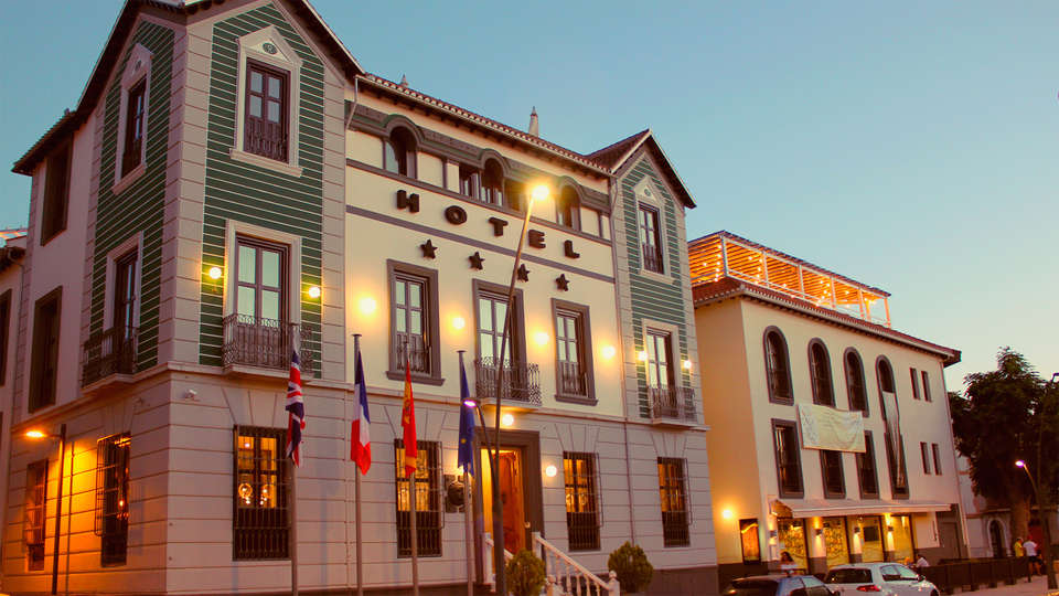 Oferta en hotel con encanto a las afueras de Granada con desayuno y coctel de bienvenida
