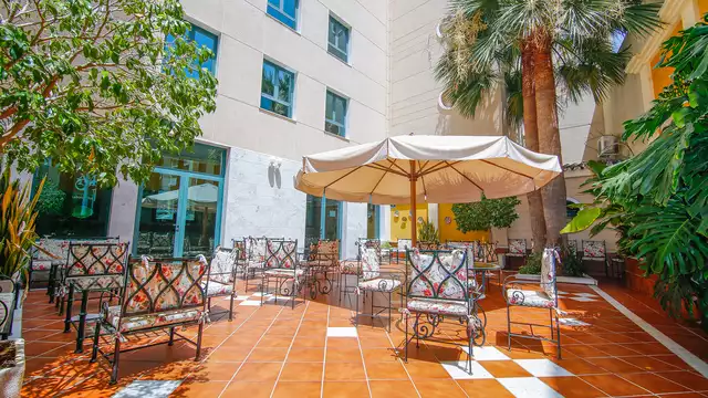 Escapada romantica en Junior Suite con banera hidromasaje en Torre del Mar