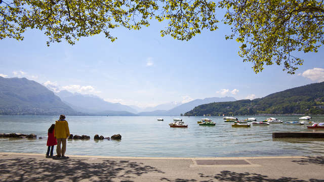 Week-end en chambre deluxe, avec balcon et vue sur le majestueux lac d'Annecy