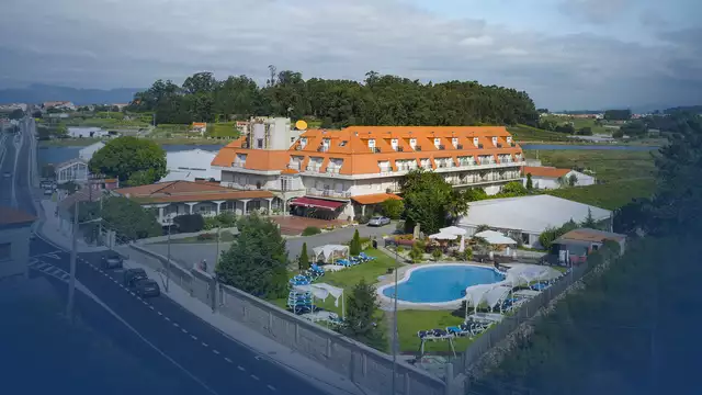 Descubre el paraíso gallego con desayuno en hotel de 3* con piscina en Cambados