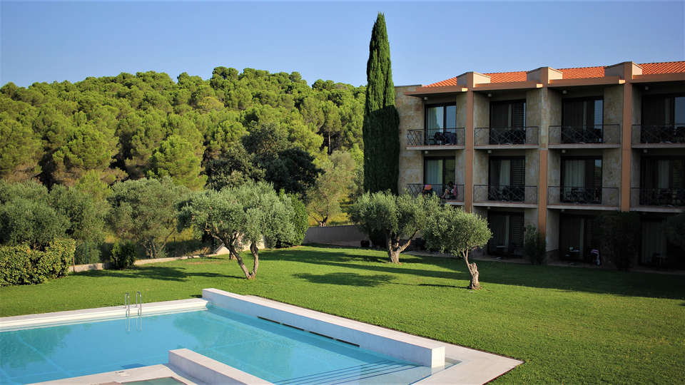 Descubre la Gastronomia del Emporda con cena incluida y parking en hotel