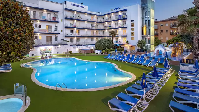 Ven a conocer Marineland con esta escapada en Media Pension