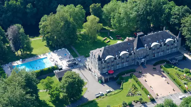 Romantisch uitje met diner in een kasteel op 1 uur van Luik en Namen