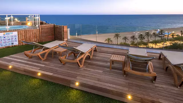 Pension completa a pie de playa con acceso al spa y botella de cava de regalo