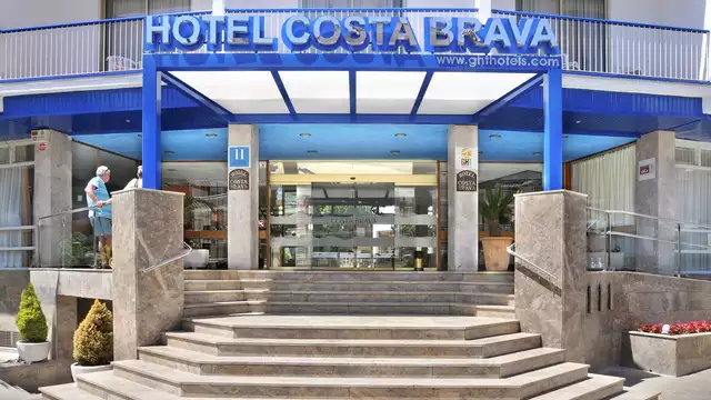 Tossa de Mar al mejor precio: con media pensión, acceso al spa y botella de vino