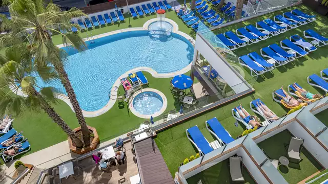 Tossa de Mar al mejor precio: con media pensión, acceso al spa y botella de vino
