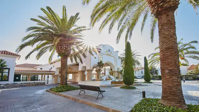 Media pension y entradas a Port Aventura World para adultos ninos