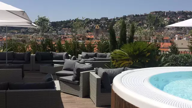 Estancia con encanto y cena de 3 platos en Niza