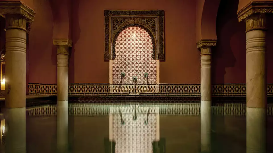 Escapade en chambre superieure avec bain hydromassant et bain relaxant Hammam a Grenade