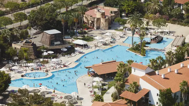 All inclusive biglietti per PortAventura Park e Ferrari Land e la compagnia la scegli tu