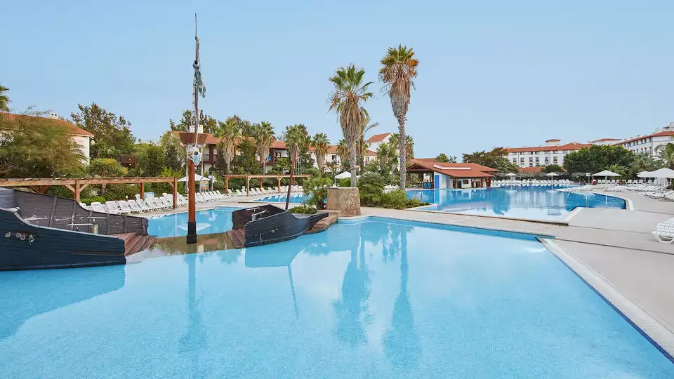 All inclusive biglietti per PortAventura Park e Ferrari Land e la compagnia la scegli tu