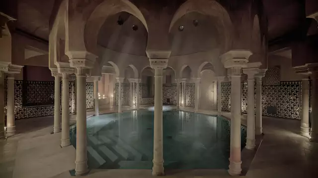 Escapada Relax: baño de aguas, kessa tradicional y masaje en el Hammam Al Ándalus de Málaga