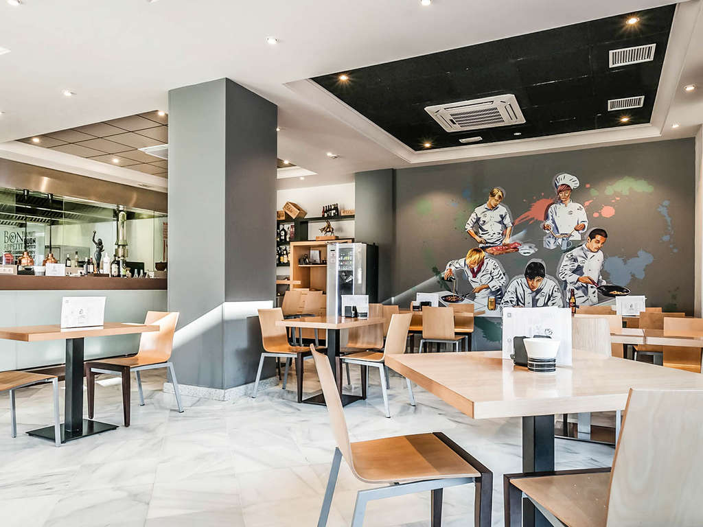 Escapade gastronomique dans le centre d'Almeria avec un menu de dégustation et plus encore - 4* - 10
