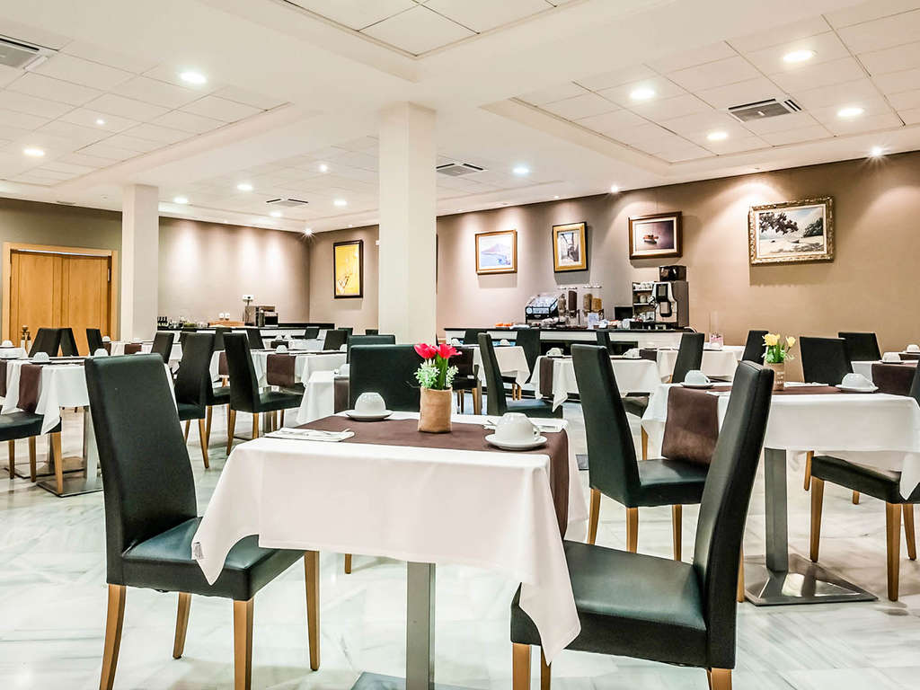 Escapade gastronomique dans le centre d'Almeria avec un menu de dégustation et plus encore - 4* - 11