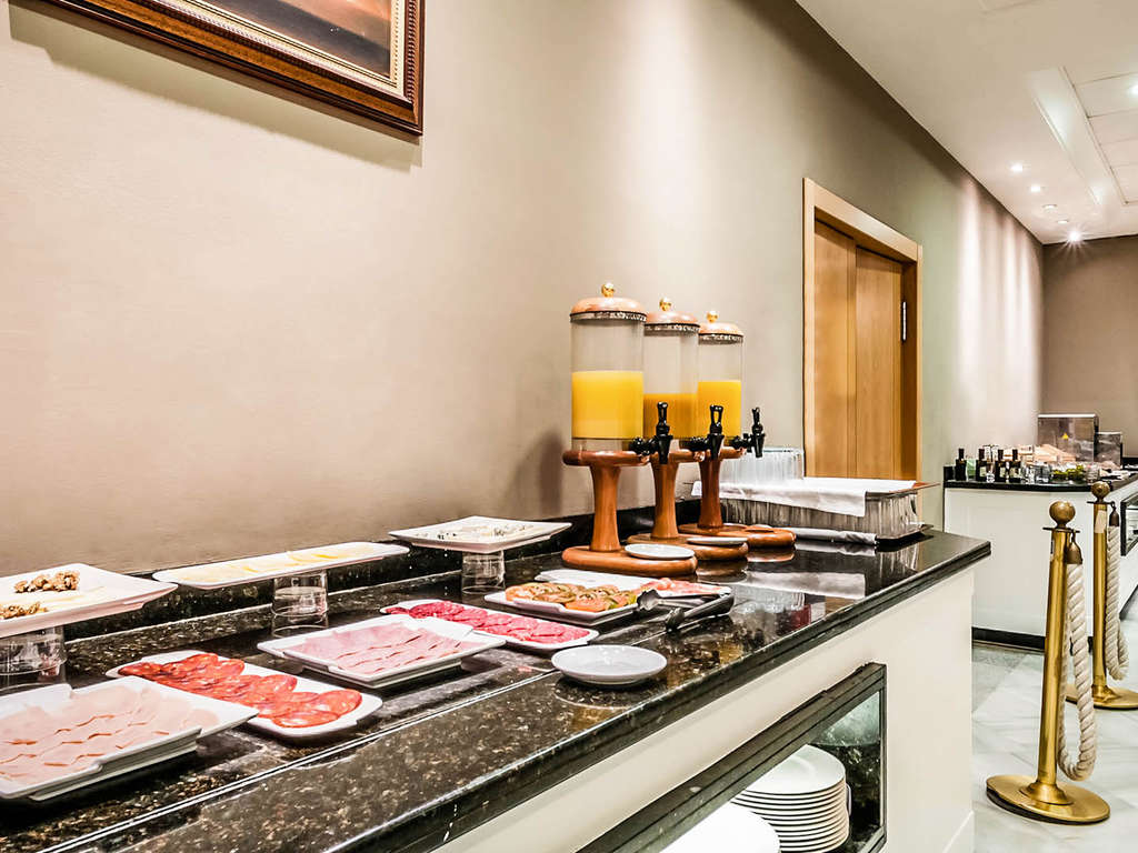 Escapade gastronomique dans le centre d'Almeria avec un menu de dégustation et plus encore - 4* - 12