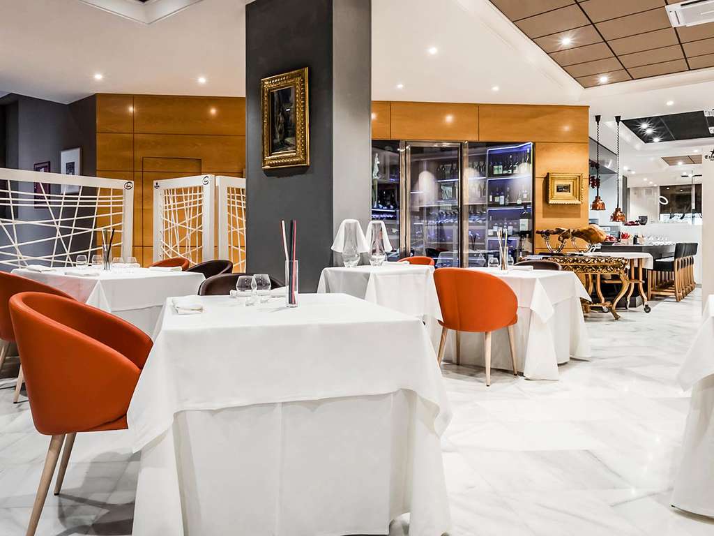 Escapade gastronomique dans le centre d'Almeria avec un menu de dégustation et plus encore - 4* - 1