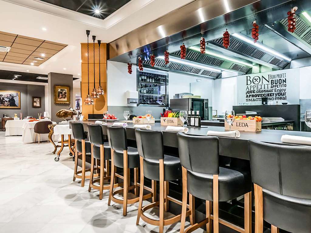 Escapade gastronomique dans le centre d'Almeria avec un menu de dégustation et plus encore - 4* - 4