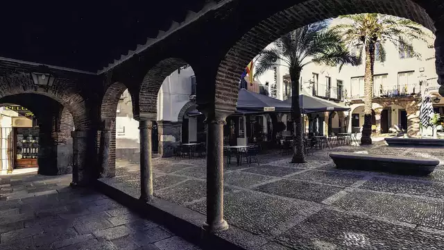 Descubre Zafra y sus encantos con desayuno incluido
