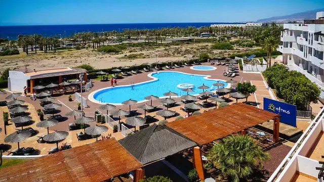 Escapada en familia con Media pensión en un hotel de 4* en Retamar, Cabo de Gata