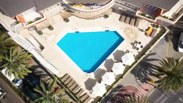 Vue merraneenne depuis les rues typiques de la vieille ville d Almeria