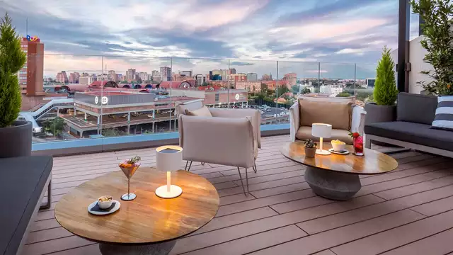 Romanticismo de 5* con cava y fresas con chocolate en Madrid
