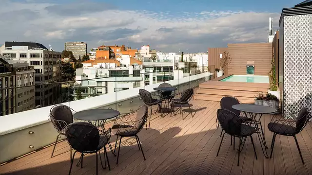 Escapada Romántica 5* con cava y bombones en pleno Barrio de Salamanca