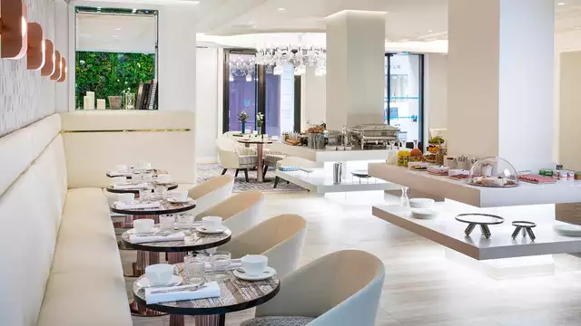 Séjour à deux pas de la Place Vendôme et dîner croisière excellence sur la Seine