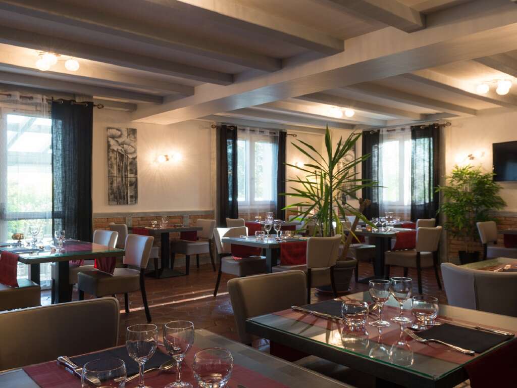 Charme, gastronomie, et détente dans le Cantal - 3* - 1