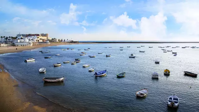 Descubre Cadiz en familia o con amigos y alojate en un apartamento en el casco antiguo
