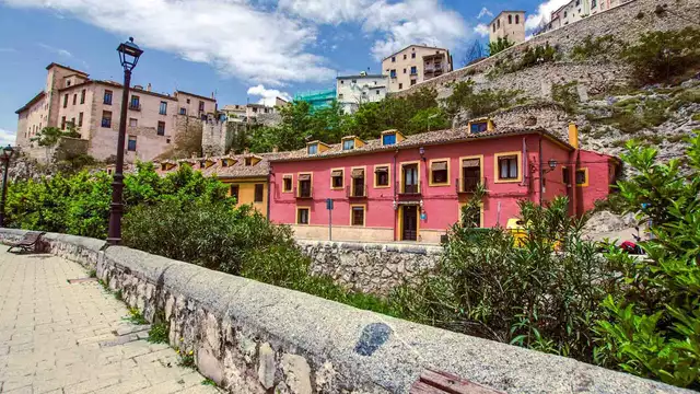 Escapada romántica con cava en Cuenca