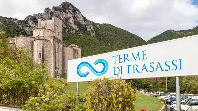 Séjour à Frasassi en chambre double, demi-pension